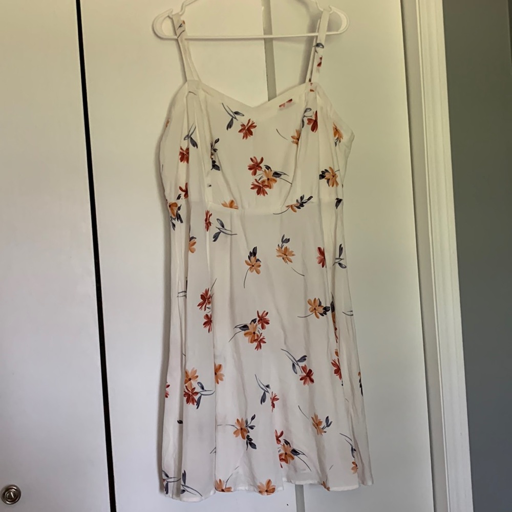 Beautiful Torrid White Floral Dress!